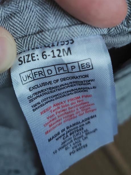 Nohavice s trakmi, 74