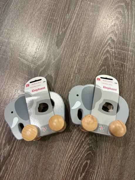 Hape - drevene sloniky na tahanie,