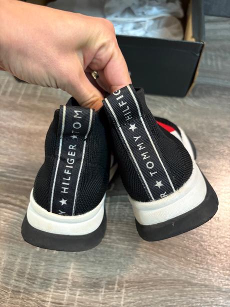 Tommy hilfiger nazuvacie tenisky č.30, tommy hilfiger,30