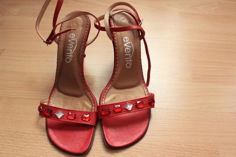Elegantne cervene sandale s kamienkami, 40