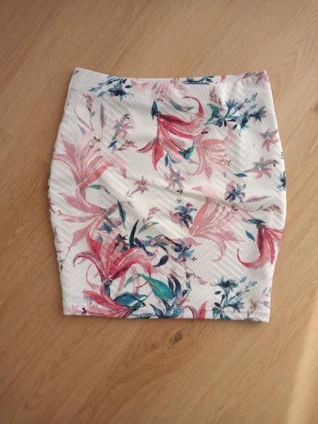 Kvetovaná sukňa, amisu,36