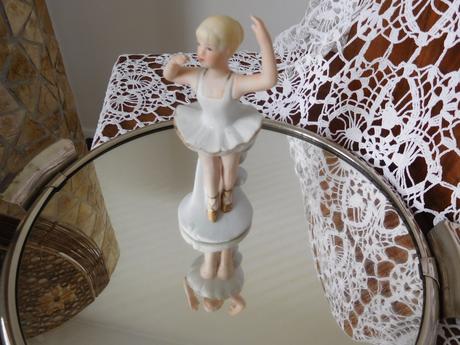 Malá porcelánová baletka,, 