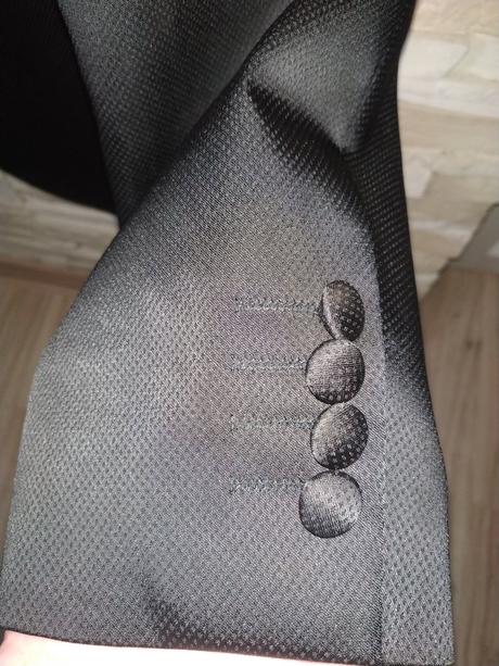 Čierne  spoločenské sako, 170