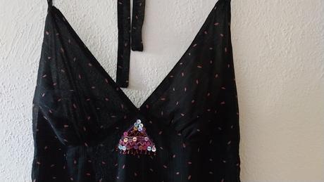 Krásne šaty na zaväzovanie okolo krku, c&a,s