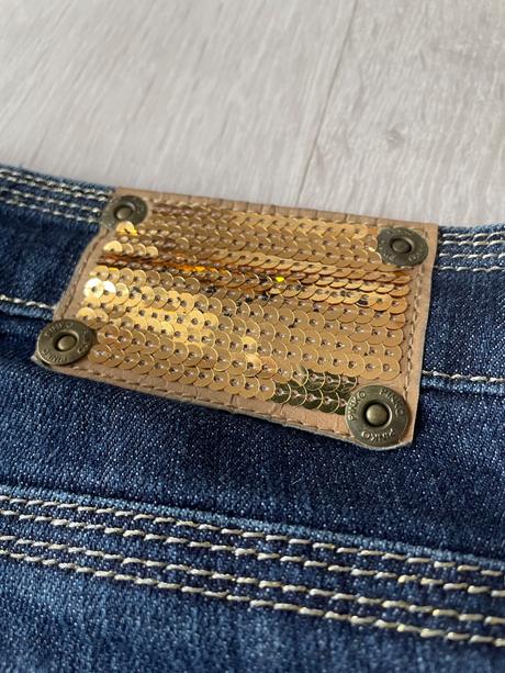 Pinko rifle prešité so zlatou niťou, pinko,s