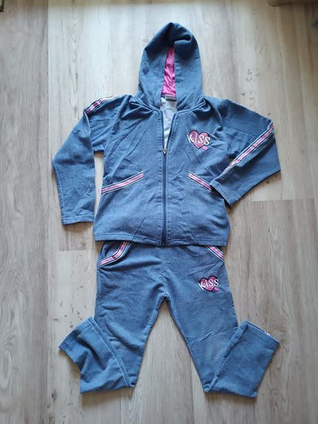 Tepláková suprava, 122