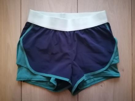 Športové kraťasy so všitými legínami, decathlon,128