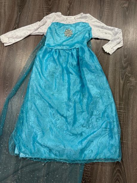 Tante tina šaty z ladoveho kralovstva,