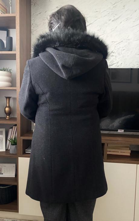 Vlneny kabat s odopinatelnou kozusinou, 38