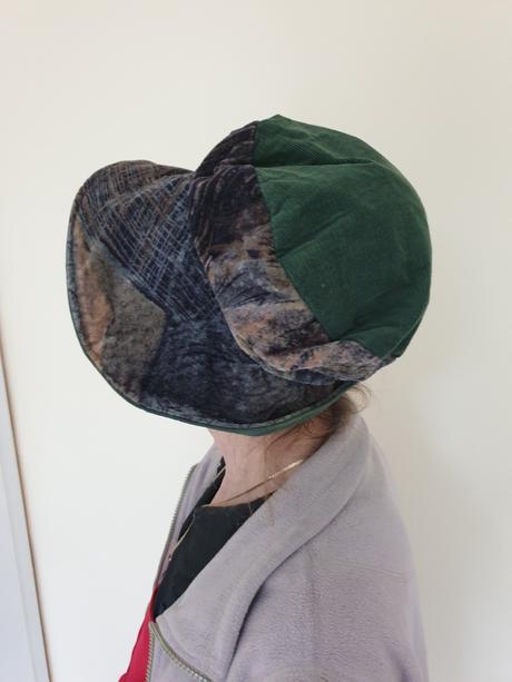 2 zelené klobúky, m