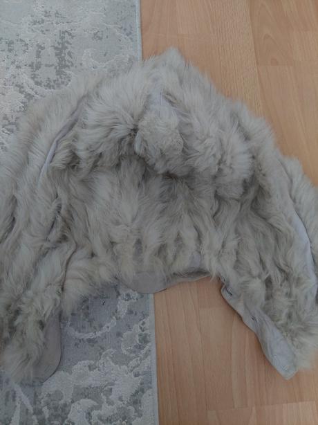 Kapucňa z pravej kozusiny, 