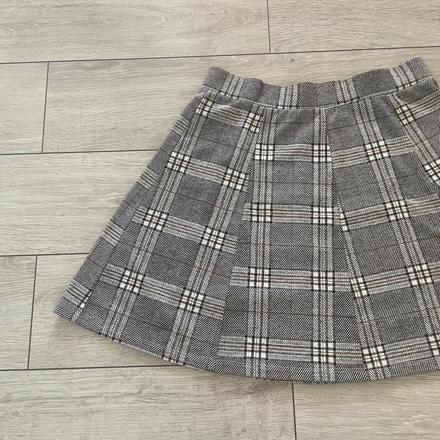 Károvaná sivá sukňa, s