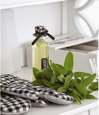 Šalviový sirup - pri bolesti hrdla a ústnej dutine,