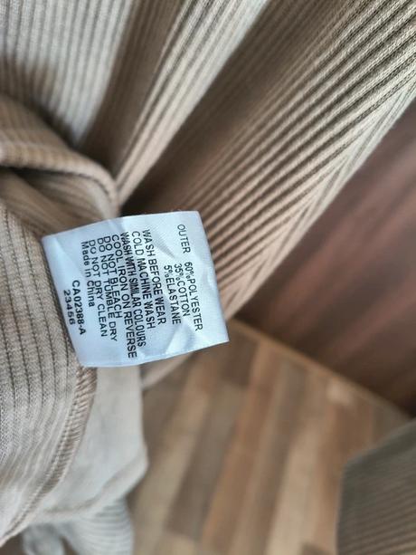 Calli. úzke nádherné elastické šaty na gombíky m, l / m