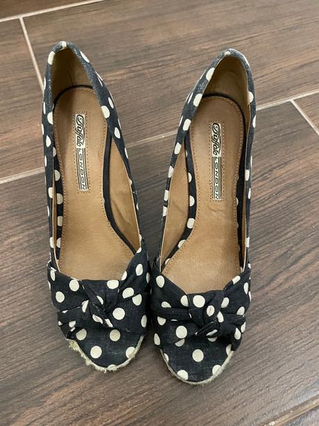 Lodicky na platforme, 38