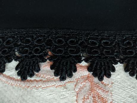 Sukňa s ozdobným lemom, s