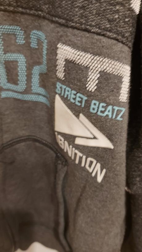 Predám chlapčenskú mikinu veľ.134-140, chapter young,134