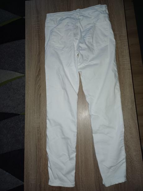 Biele rifle, sinsay,38