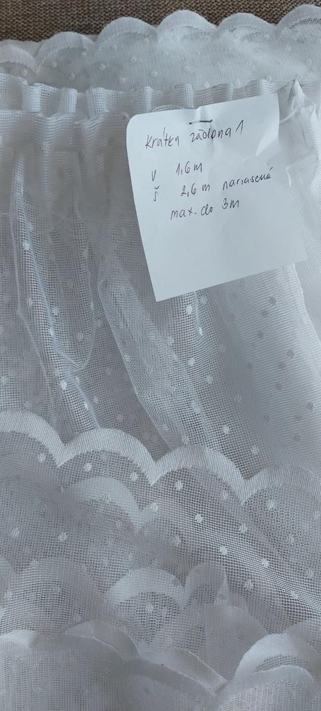 Snehobiele zaclony bodkovane s riasiacou paskou, 
