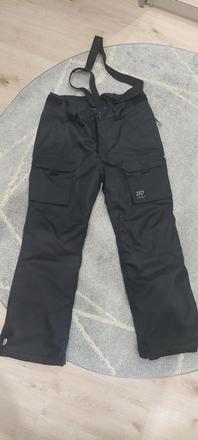 Lyziarske nohavice minimalne pouzivane, 152