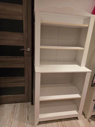 Knižnica s prebaľovacím pultom,