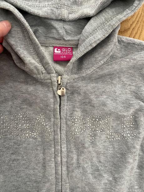 Mikina zamatova, 104