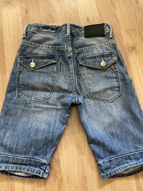 Riflove kraťasy, 122