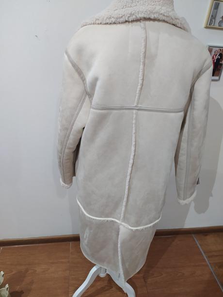 Krémový kožuštek, bershka,s