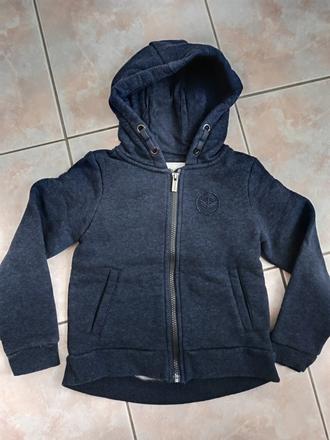 Hrubšia mikina, 104