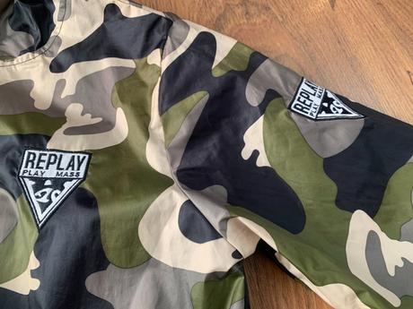 Nepremokavá vetrovka, 152