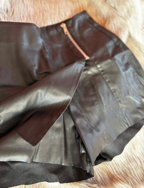 Koženkové kraťasy, bershka,xs