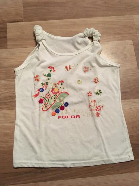 Tielko s kvietkami v predu, 122