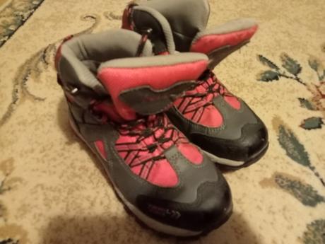 Pekné kvalitné topánky, 32