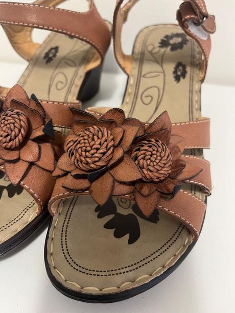 Sandále s kvetmi, 40