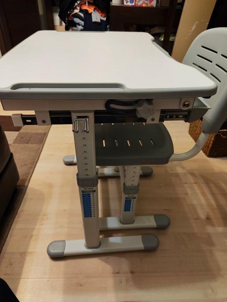 Rastúci písací stôl alza ergo table,