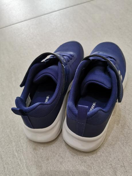Predam tenisky, skechers,35