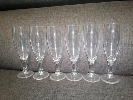 6 pohárov na šampus, 