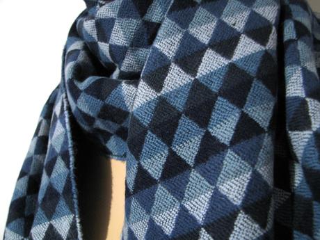 Modrý šál s trojuholníkmi,