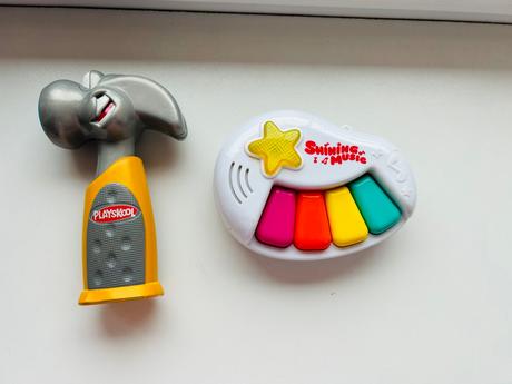 Klavirik mini a kladivko na baterky,