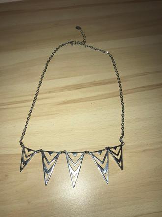 Krásny strieborný náhrdelník,