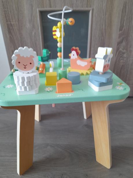 Janod dreveny motoricky stolik, 