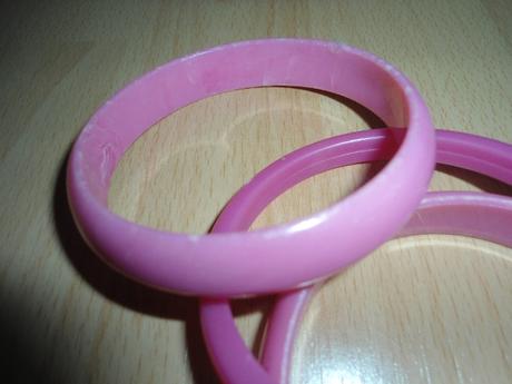 3x plastovy ruzovy naramok, 