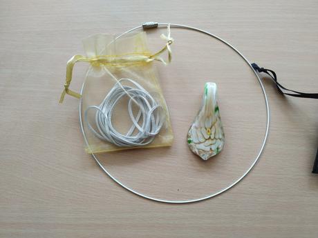 Nenosené šperky - náhrdelníky, náušnice, 