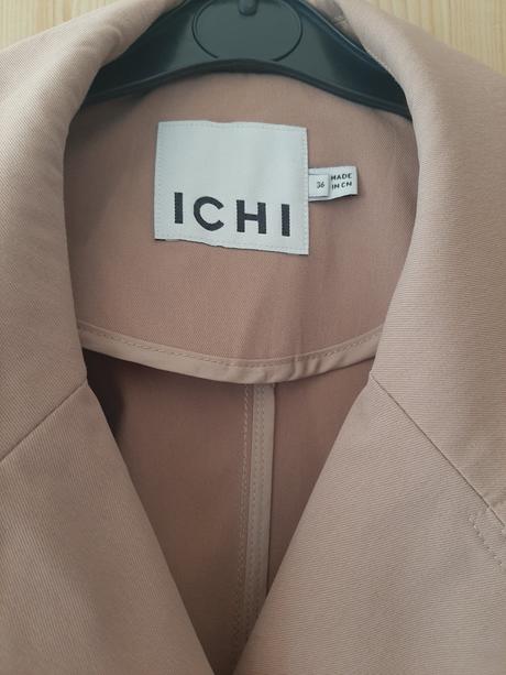 Trenchcoat  zn. ichi, 36