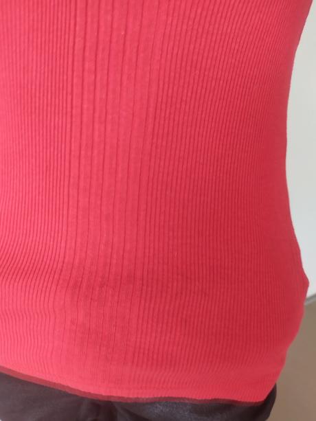 C 148 cervene tricko, basics,s