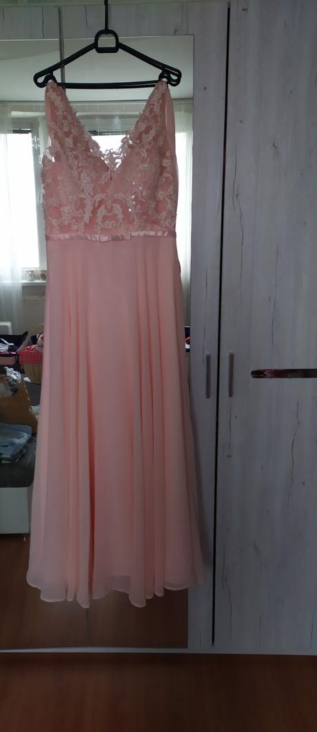 Spolocenske saty, 42