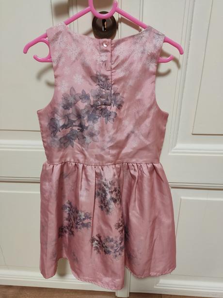 Vianočné šaty, 122