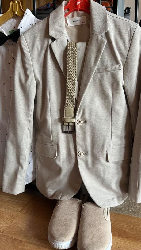 Béžový chlapčenský oblek reserved - v.140, 140