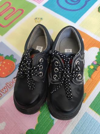 Čierne topánky, 27