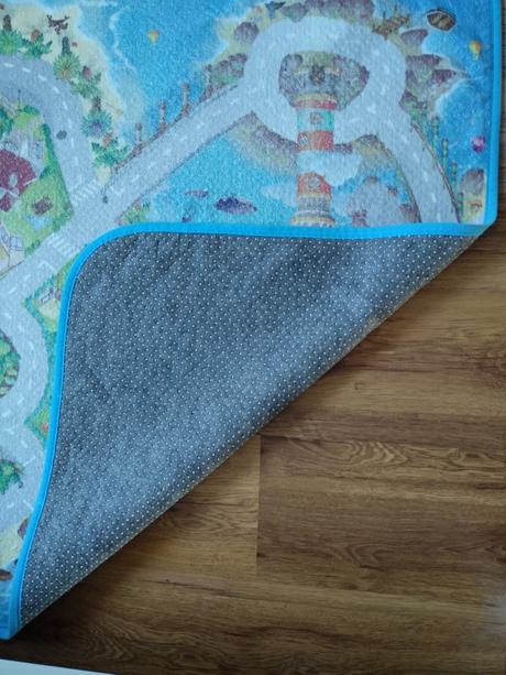 Tenký koberec na hranie, 